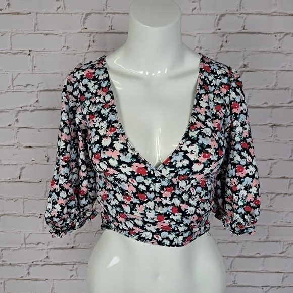 URBAN Outfitters Puff Sleeve Cropped Top - Picture 3 of 12